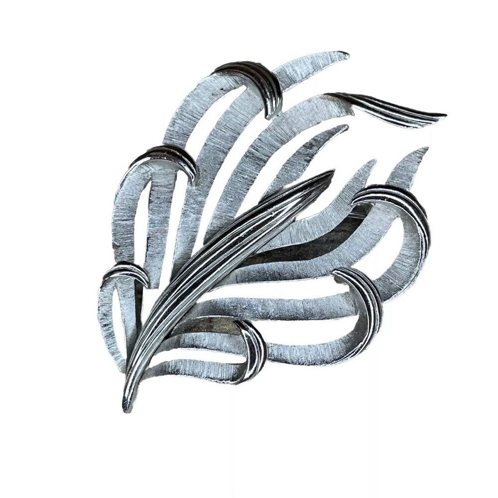 Vintage Signed Crown Trifari Silver Tone Feathery Leaf Pin Brooch
